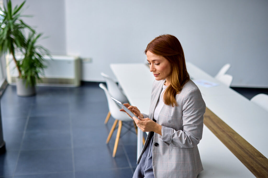 businesswoman-modern-office